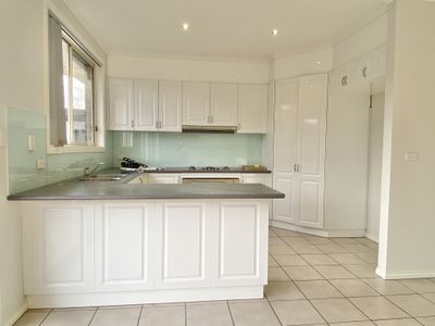 12 Maculata Place, Manor Lakes