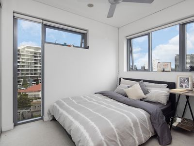 2043 / 16 Hamilton Place, Bowen Hills