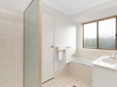 16 Malachite Street, Keperra