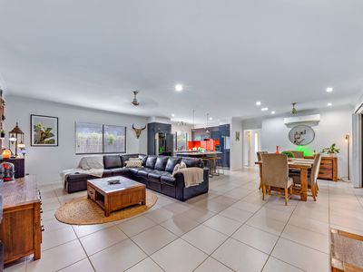 24 Endeavour Cct, Cannonvale