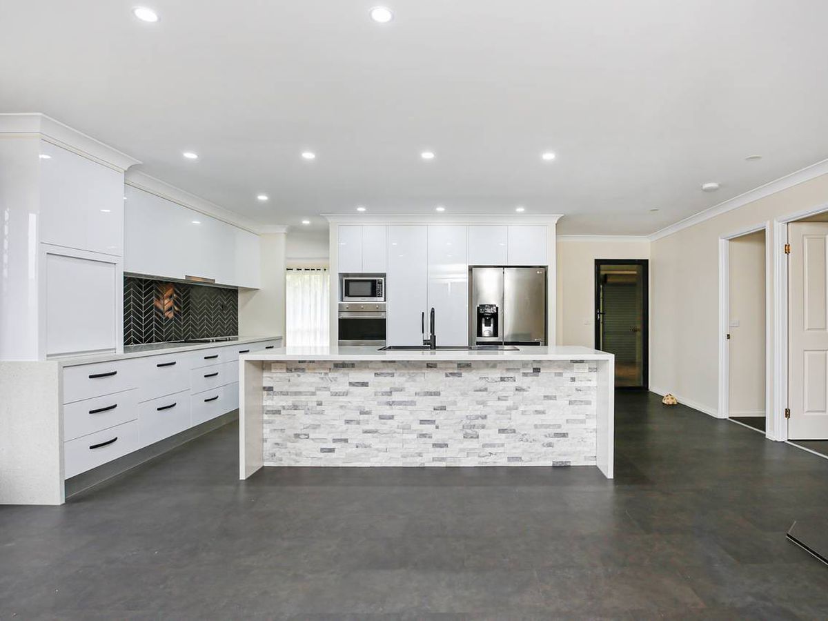 25 Storer Street, Atherton