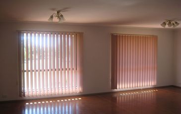 80 Handford Lane, Officer