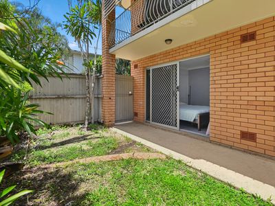 1 / 10-12 CURTIN STREET, Westcourt