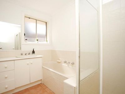 15 Lan Avenue, Altona Meadows