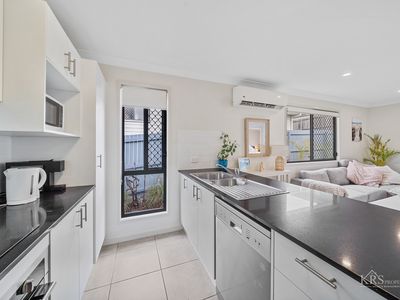 27 Dalby Street, Holmview