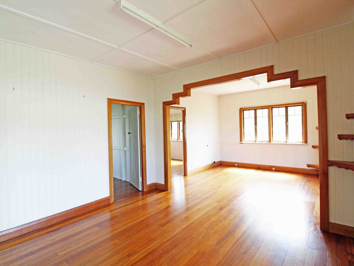 44 WEAVER STREET, Atherton