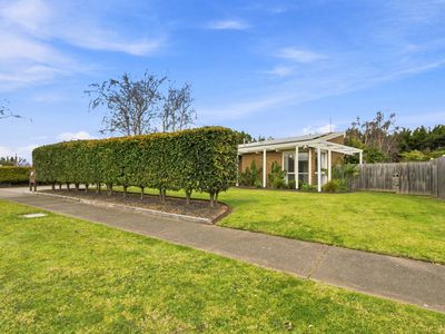 9 Yvette Close, Sale