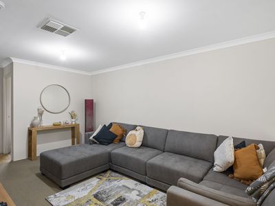 2 / 7 Barfield Road, Hammond Park