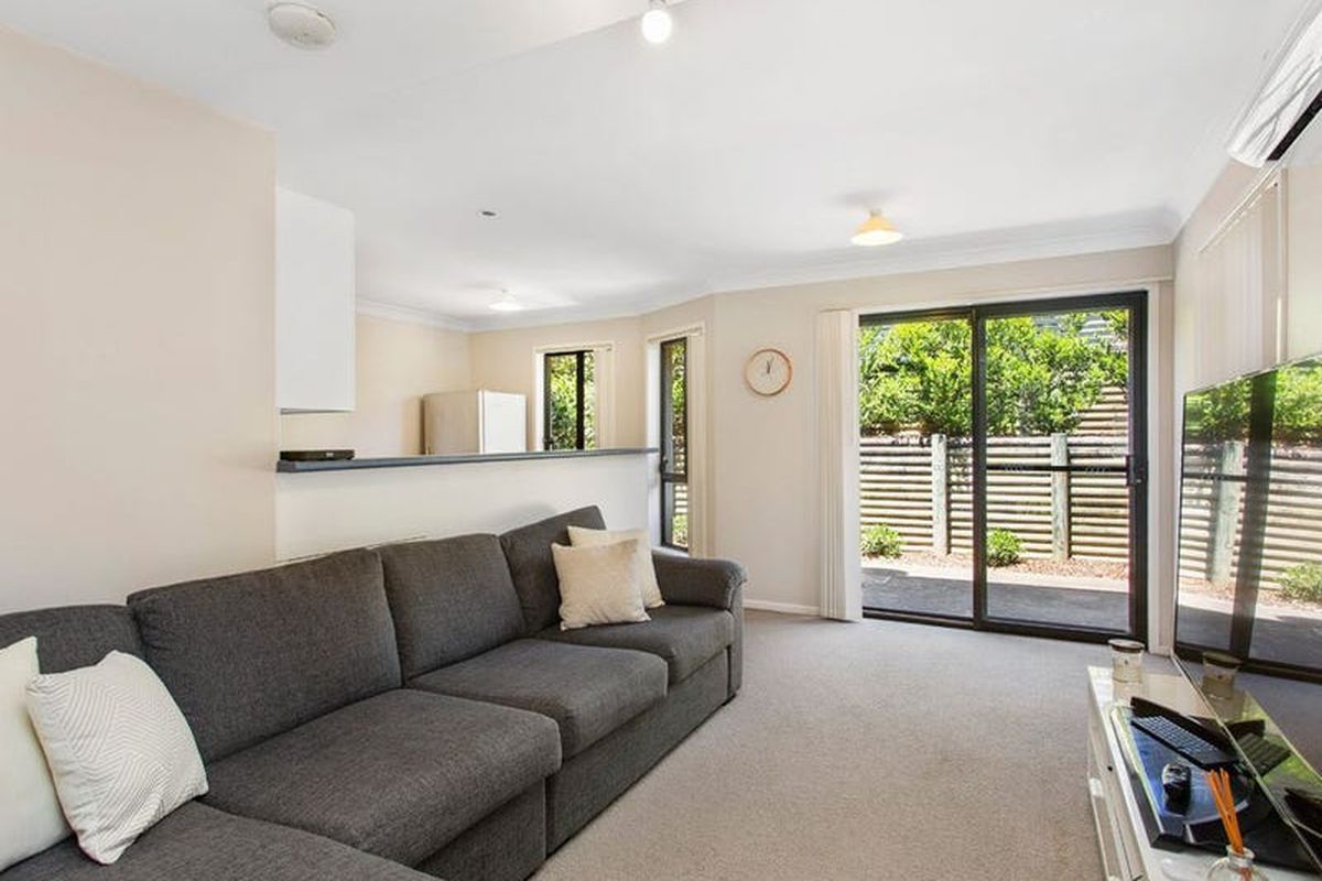 2 / 74 Karalta Road, Erina
