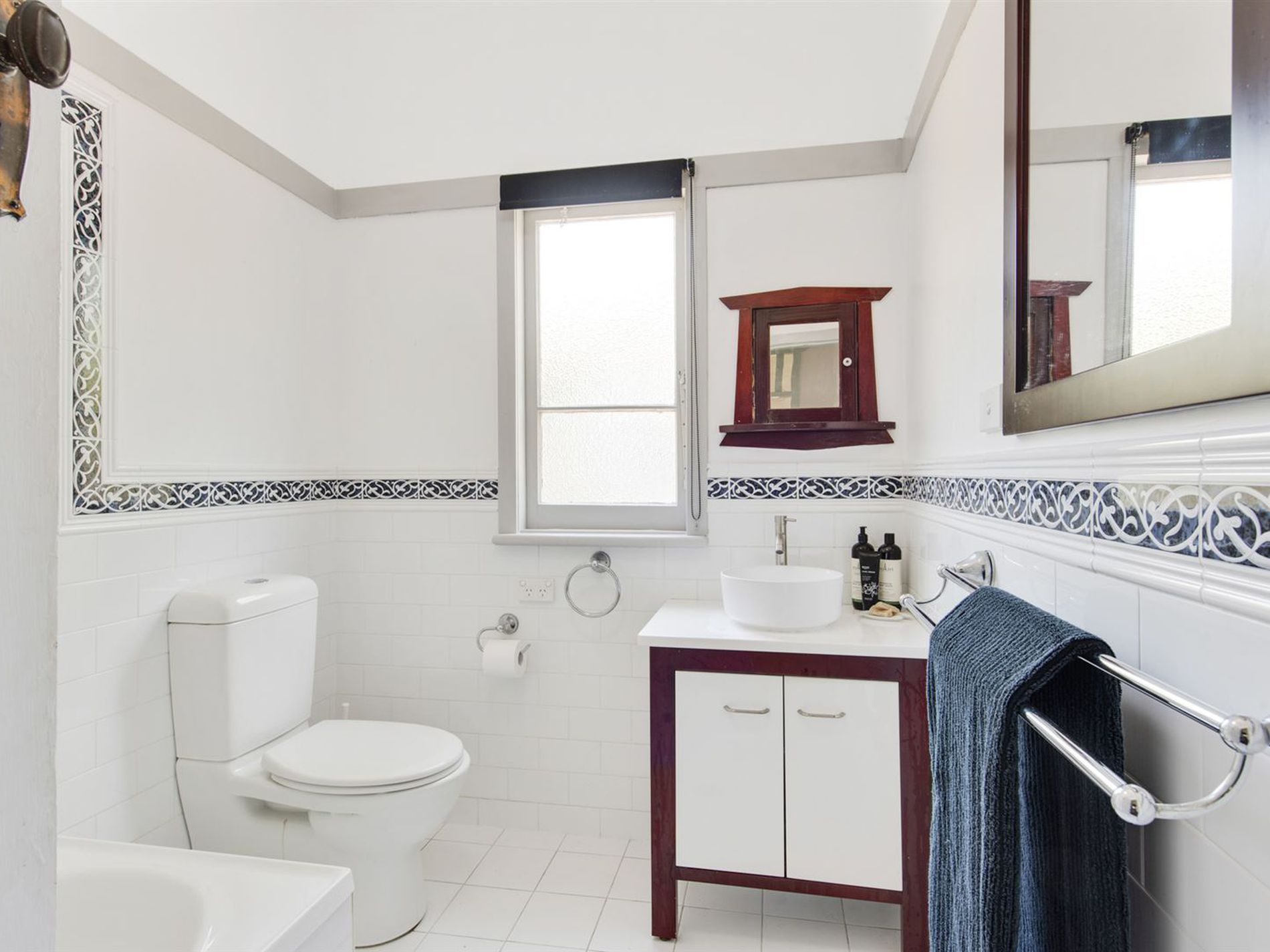 52 Princes Highway, Milton