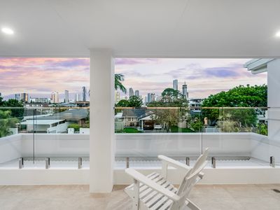 19 Summerland Ky, Broadbeach Waters