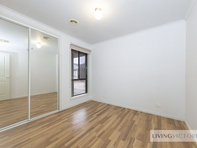 4 / 43 Acacia Crescent, Melton South