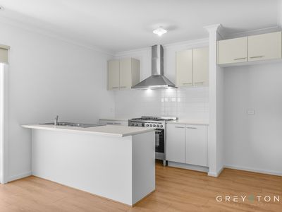 6 Distaff Way, Rockbank