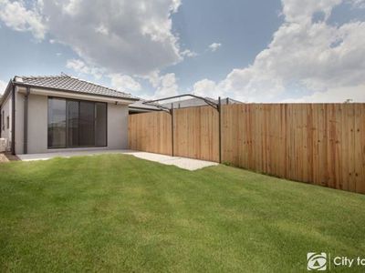 2 / 45B Pinelands Street, Loganlea