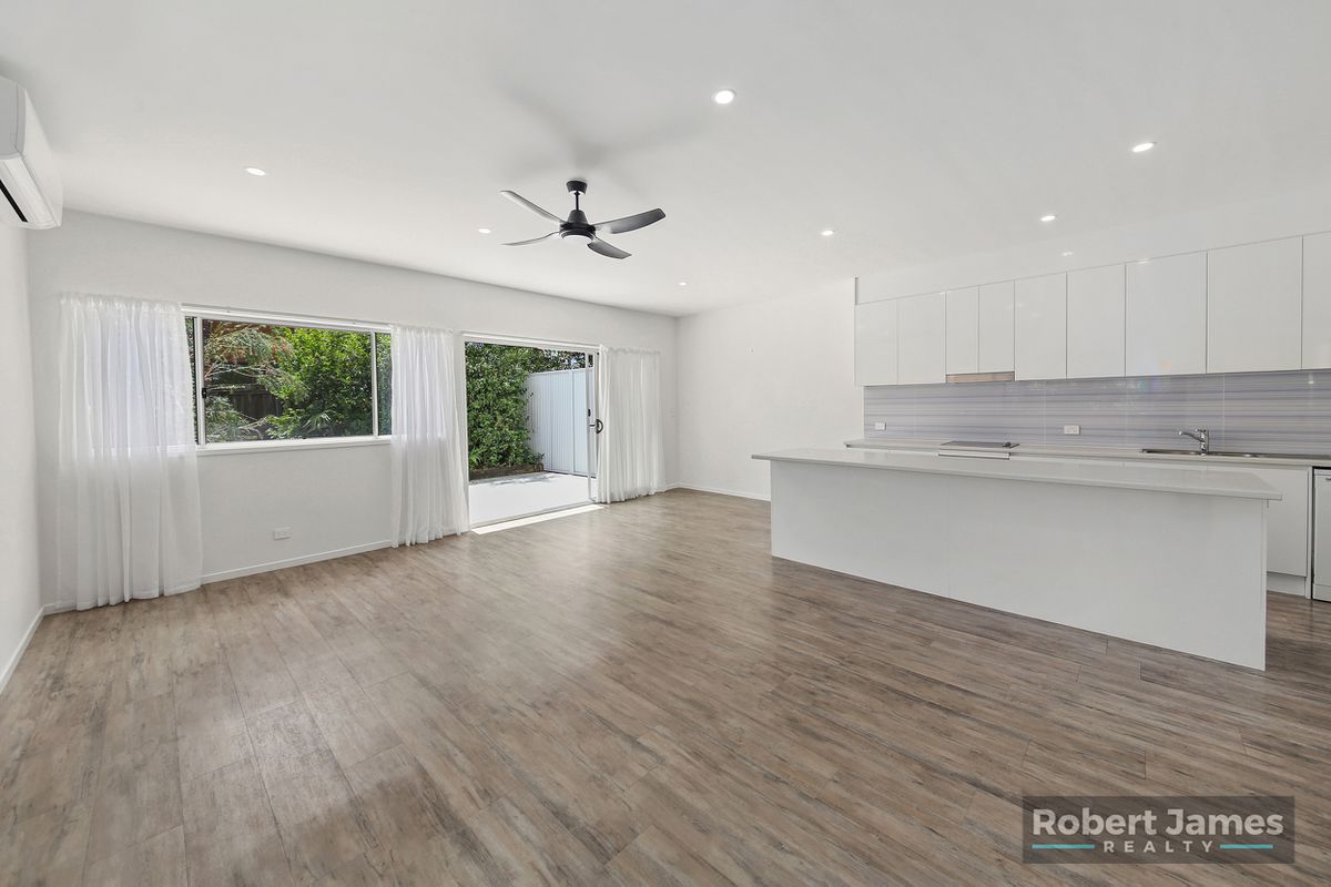 2 / 8 Doonella Street, Tewantin