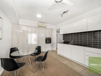 18 / 5 Kingsway Place, Townsville City