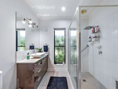 24 Endeavour Cct, Cannonvale