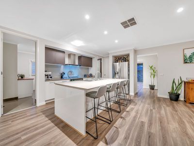 8 Kamala Road, Clyde North