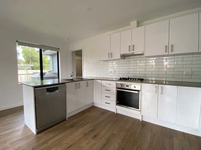 1 / 5 North Crescent, Heidelberg West