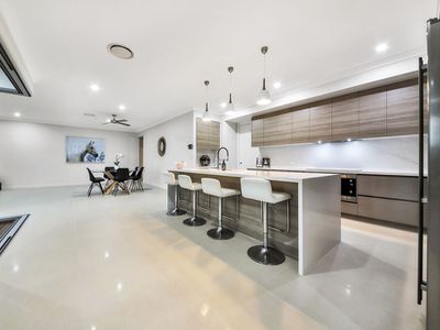 5 Commodore Place, Manly West