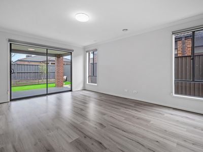33 Burford Way, Cranbourne North