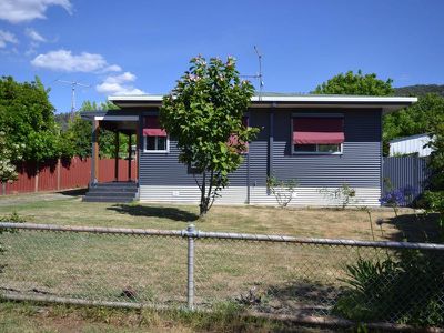 102 Lakeside Avenue, Mount Beauty