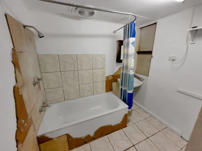 345 Midge Point Road, Bloomsbury