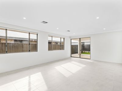 7 Barnevelder Bend, Southern River