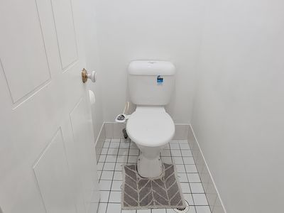 42 Kenneth Crescent, Dean Park