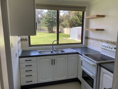 8 Lakeview Parade, Primbee