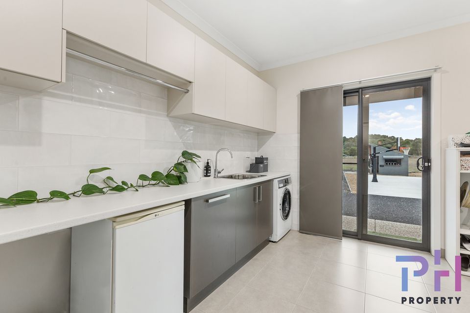 223 Schumakers Lane, Maiden Gully PH Property