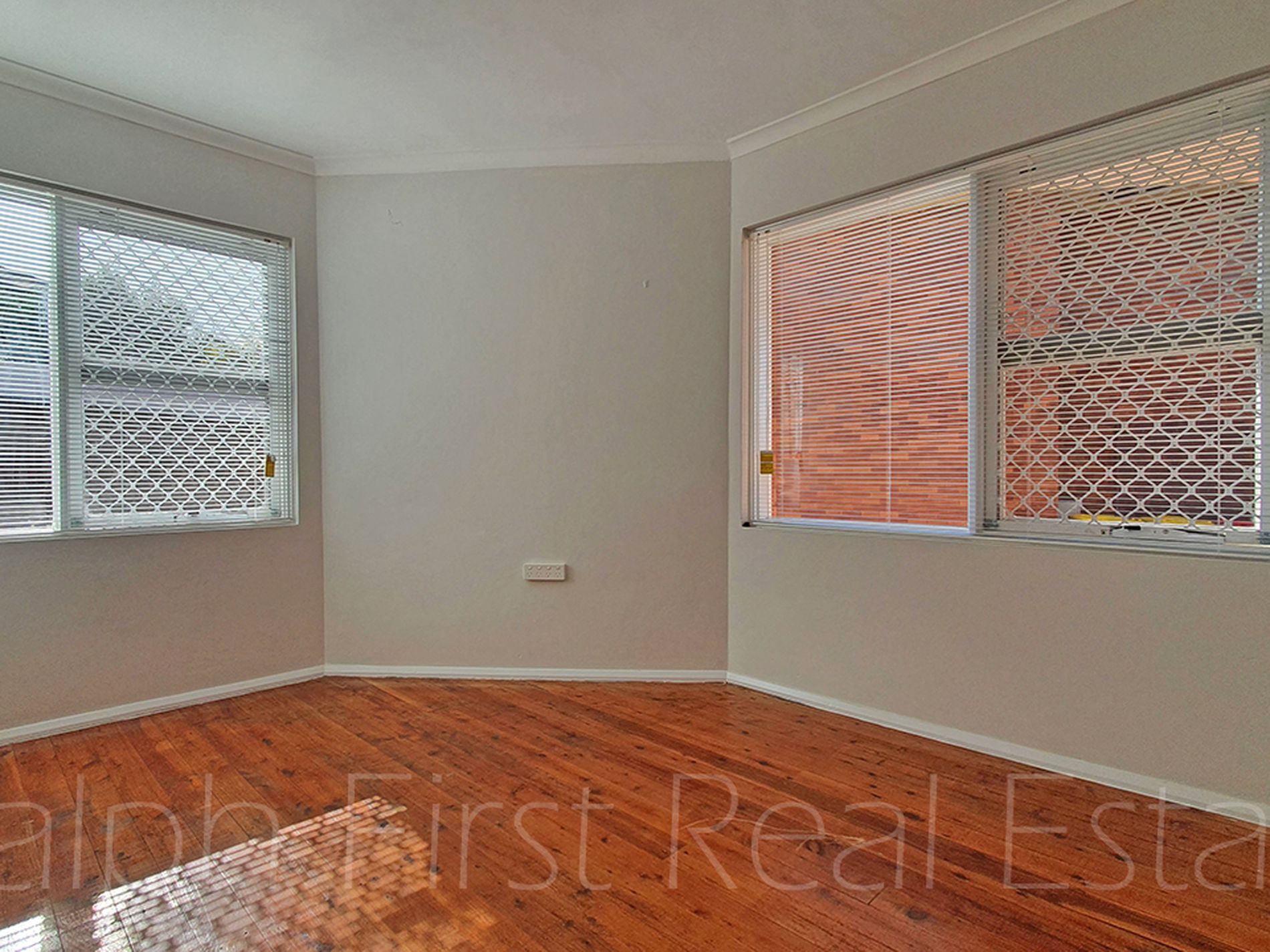 2 / 2 St Jude Crescent, Belmore