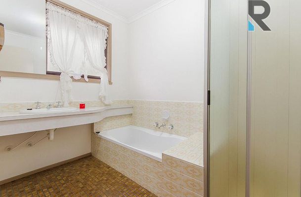 77 Langdon Crescent, Craigieburn