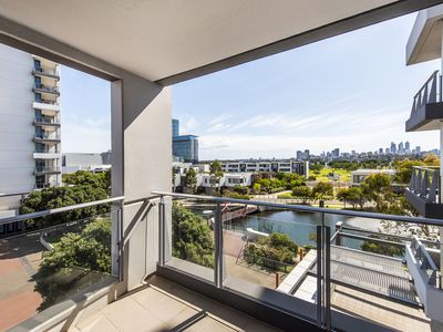 407 / 30 The Circus, Burswood