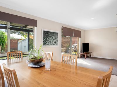 2 / 4 Nepean Grove, Hannans