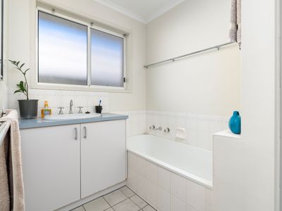 4 PROSPER COURT, Wodonga