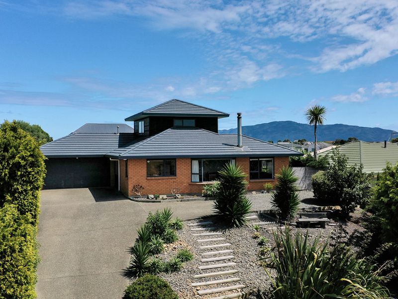 14 Barrett Drive, Waikanae Beach