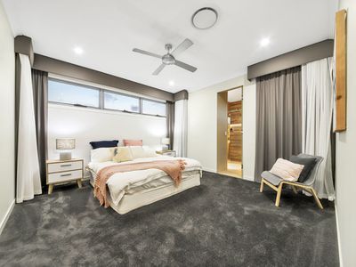 5 Commodore Place, Manly West