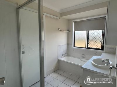 8 Davis Crescent, Gatton