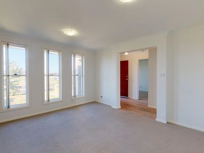 22 Dalbeattie Crescent, Dubbo