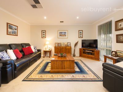 37 KINGFISHER DRIVE, Wodonga