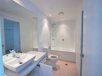 204 / 43 Harbour Town Drive, Biggera Waters