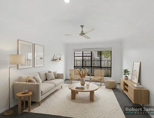 Spacious Family Home in the Heart of Peregian Springs - 5 Bedrooms + Media Room image 6