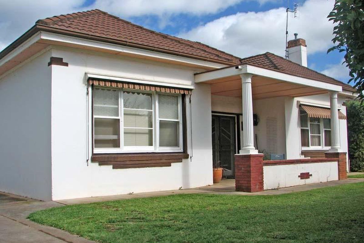 16 Saunders Street, Kyabram