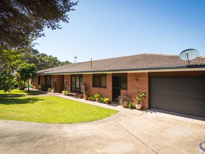 25 Hillcrest Avenue, North Narooma