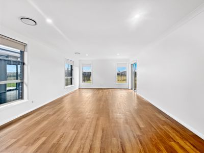 10 Sea Crescent, Dubbo