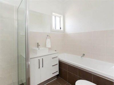 1 / 25 Yellow Rock Road, Albion Park