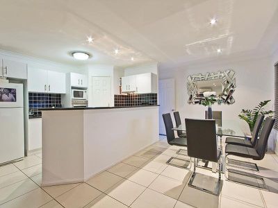 8 Wirra Cct, Wynnum West