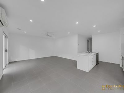 4 Hoddle Link, Manor Lakes