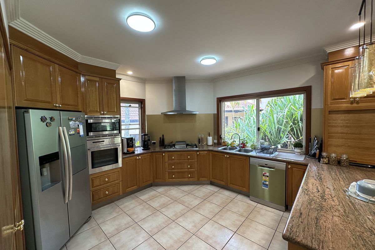 24 Aquarius Place, Bridgeman Downs